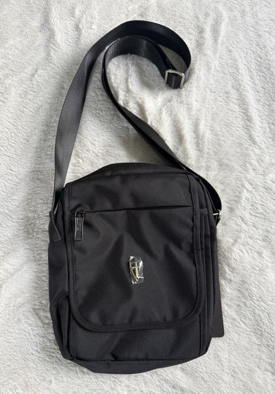 NWT Victoria Tourist Adjustable Crossbody Nylon Polyester Bag Black